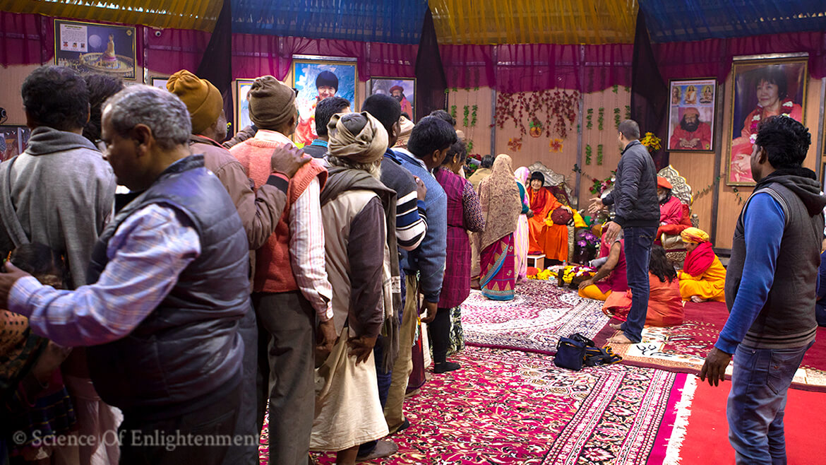 People in line waiting for Darshan, a meeting with Yogmata